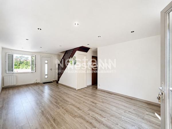 Maison 4 pièces : 3 chambres - Jardin sans vis-à-vis - Garage - Gare et commerces à pied