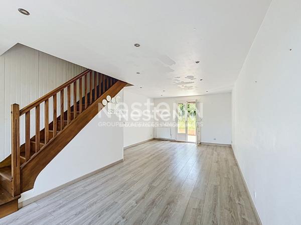 Maison 4 pièces : 3 chambres - Jardin sans vis-à-vis - Garage - Gare et commerces à pied