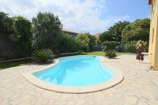 Vente : maison 6 pièces à ST LAURENT DE LA SALANQUE