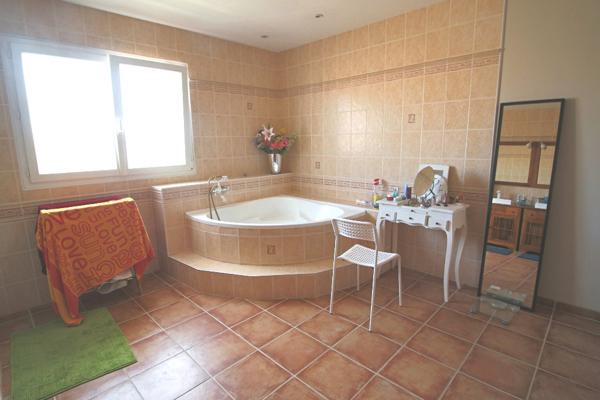 Vente : maison 6 pièces à ST LAURENT DE LA SALANQUE