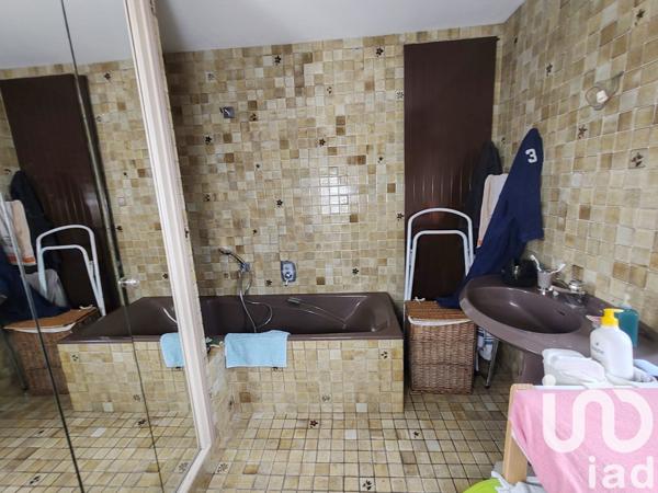 Maison traditionnelle 5 pièces de 135 m² à Saincaize-Meauce (58470)