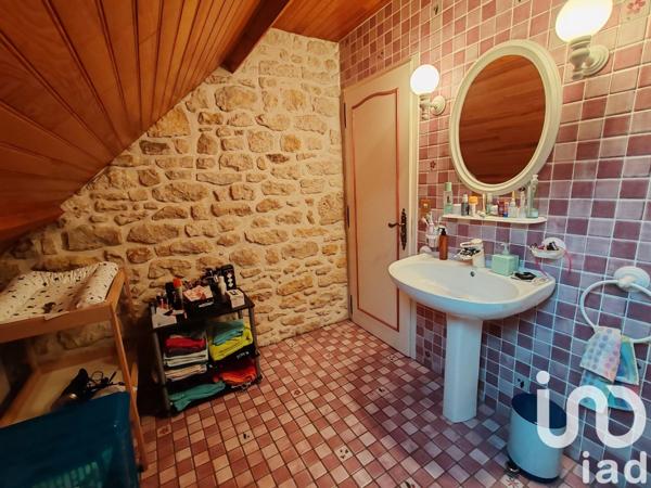 Maison traditionnelle 5 pièces de 135 m² à Saincaize-Meauce (58470)