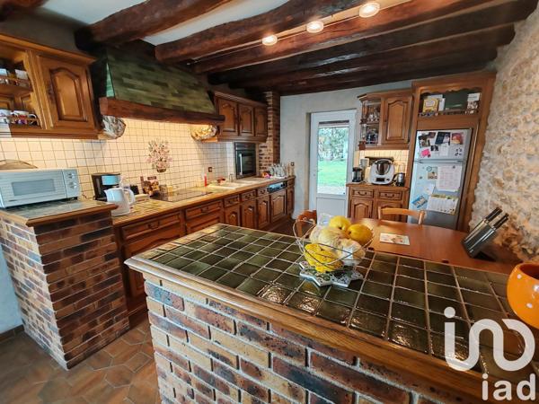 Maison traditionnelle 5 pièces de 135 m² à Saincaize-Meauce (58470)