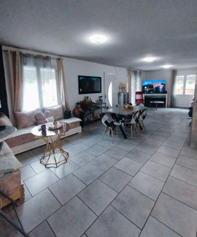 Maison
         5 pièces
        - 137 m² 430 000 € *
