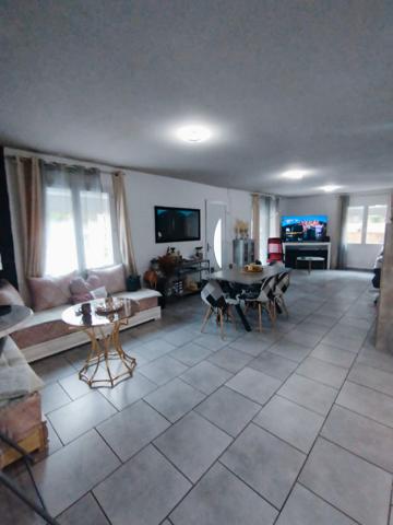 Maison
         5 pièces
        - 137 m² 430 000 € *