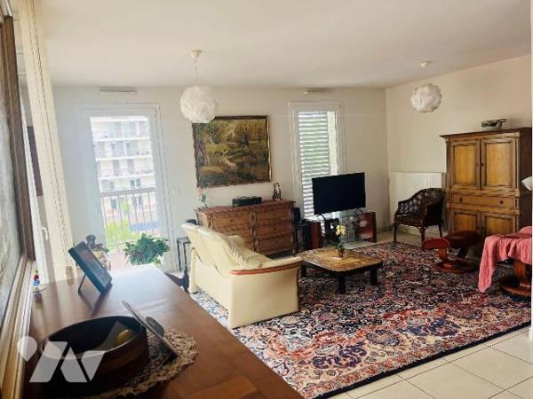 CAEN - RIVES DE L'ORNE, Au troisième étage, d'une résidence de standing, un appartement de troi...