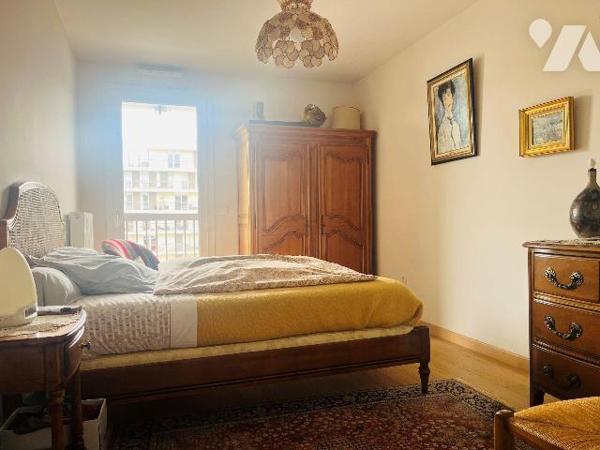 CAEN - RIVES DE L'ORNE, Au troisième étage, d'une résidence de standing, un appartement de troi...
