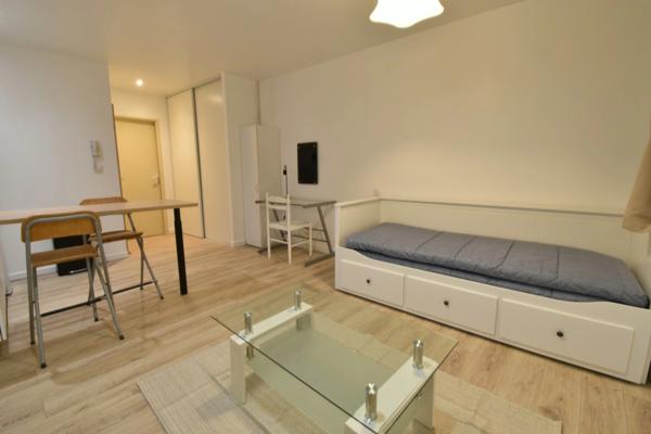 Studio rénové, meublé à louer SAINTE LIVRADE SUR LOT (47)