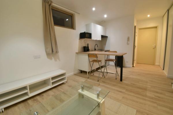 Studio rénové, meublé à louer SAINTE LIVRADE SUR LOT (47)