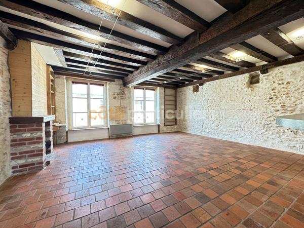 Vente
                Appartement70,1 m² - 3 Pièces -
                    ORLEANS (45000)
