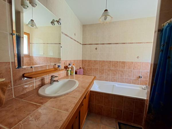 A vendre, maison à LEON, proche lac et bourg