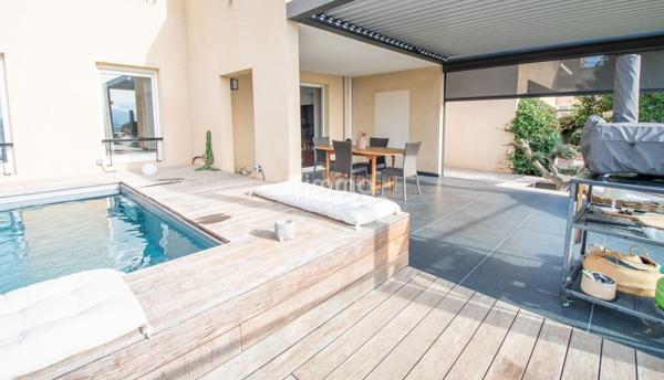 13013/ Appartement/Extérieur/Piscine privée