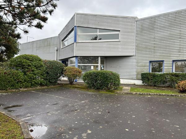 Bureau à vendre à Saint-Brevin 515 m2 sur terrain clos proche commerces