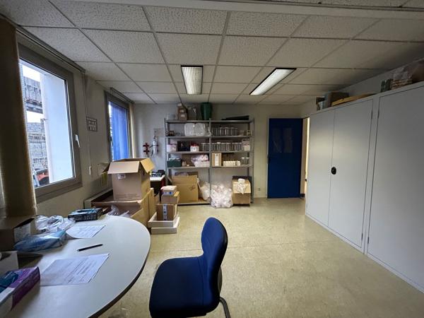 Bureau à vendre à Saint-Brevin 515 m2 sur terrain clos proche commerces