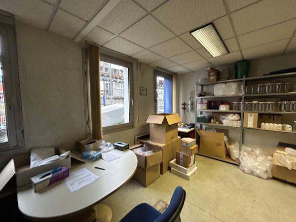 Bureau à vendre à Saint-Brevin 515 m2 sur terrain clos proche commerces