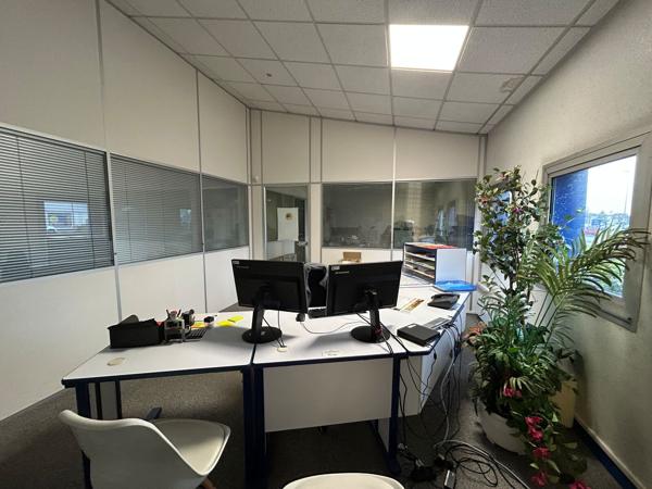 Bureau à vendre à Saint-Brevin 515 m2 sur terrain clos proche commerces