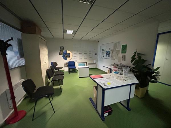 Bureau à vendre à Saint-Brevin 515 m2 sur terrain clos proche commerces