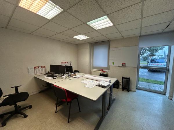 Bureau à vendre à Saint-Brevin 515 m2 sur terrain clos proche commerces