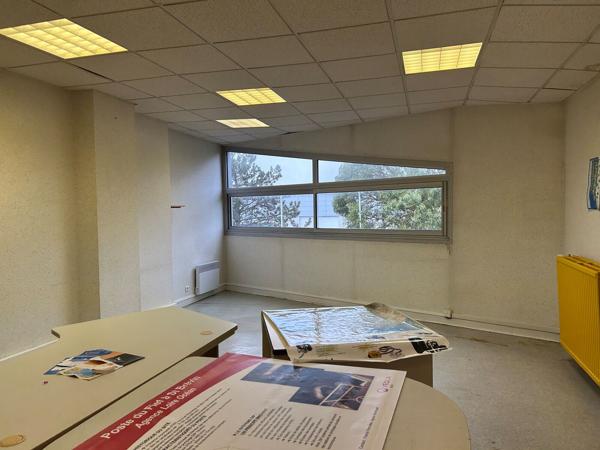 Bureau à vendre à Saint-Brevin 515 m2 sur terrain clos proche commerces