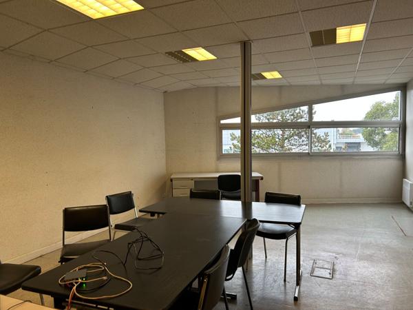 Bureau à vendre à Saint-Brevin 515 m2 sur terrain clos proche commerces