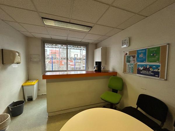 Bureau à vendre à Saint-Brevin 515 m2 sur terrain clos proche commerces