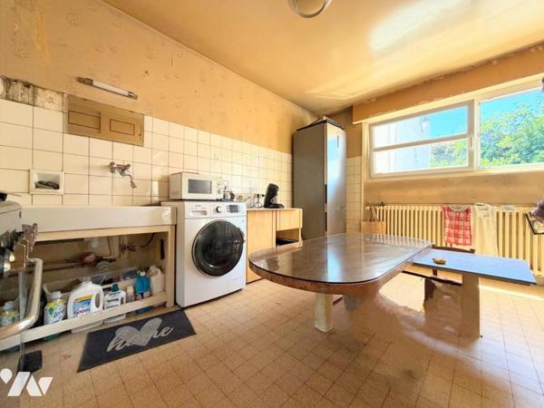 APPARTEMENT AVEC BALCON ET STATIONNEMENT CENTRE VILLE
