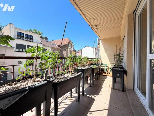 APPARTEMENT AVEC BALCON ET STATIONNEMENT CENTRE VILLE