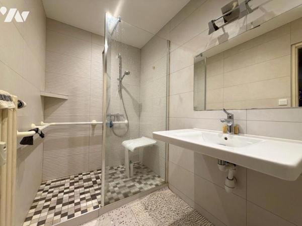 APPARTEMENT AVEC BALCON ET STATIONNEMENT CENTRE VILLE
