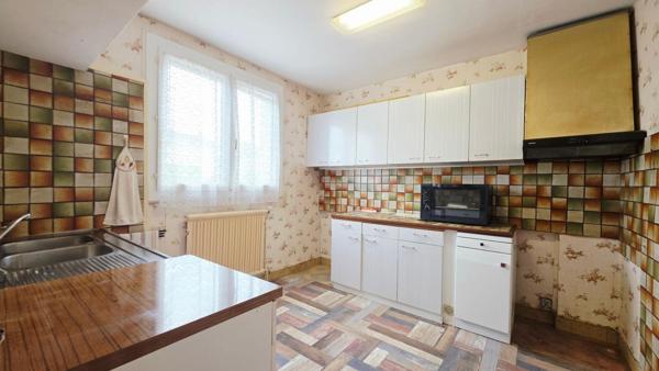 BOURGES MAISON 83M² 4 PIECES 3 CHAMBRES SOUS-SOL GARAGE JARDIN