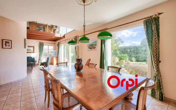 Maison à vendre    5 pièces • 200 m2 Charly