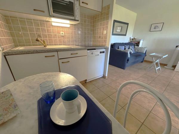Vente                                                      Appartement
                        
                     2 pièces                      33 m2                     à La Londe-les-Maures