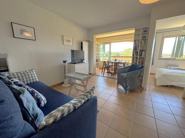 Vente                                                      Appartement
                        
                     2 pièces                      33 m2                     à La Londe-les-Maures
