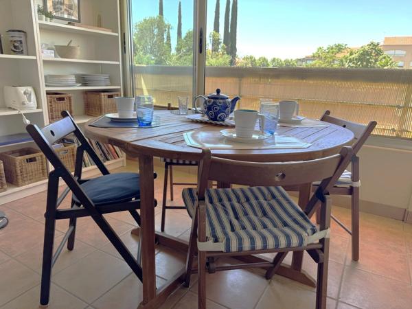 Vente                                                      Appartement
                        
                     2 pièces                      33 m2                     à La Londe-les-Maures