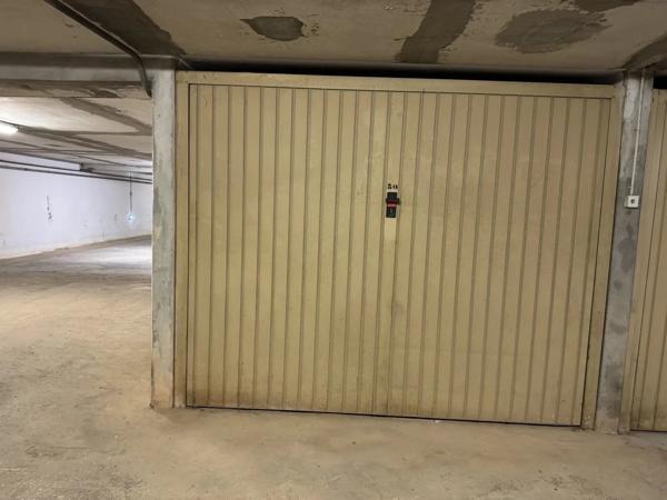 Vente                                                      Appartement
                        
                     2 pièces                      33 m2                     à La Londe-les-Maures