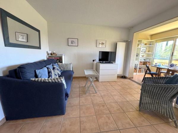 Vente                                                      Appartement
                        
                     2 pièces                      33 m2                     à La Londe-les-Maures