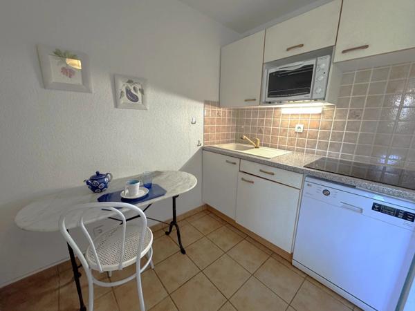 Vente                                                      Appartement
                        
                     2 pièces                      33 m2                     à La Londe-les-Maures