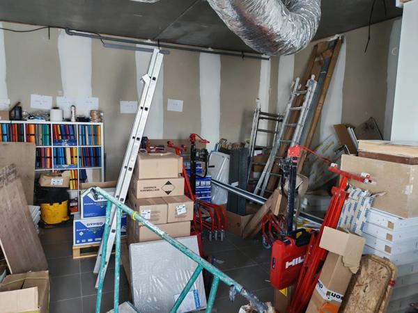 Location                                                      Local commercial
                        
                     2 pièces                      63 m2                     à Pourrières