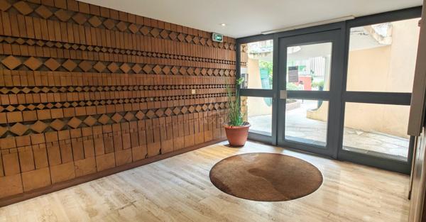 ? Votre Nouveau Cocon à Deux Pas du Métro Crimée ! ?