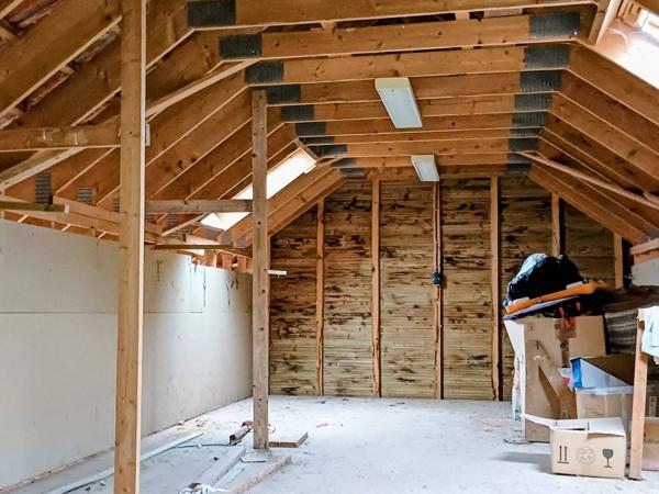 Ancienne ferme aménagée en habitation : 155 m2 habitables dans le voisinage du château rennaissance de TANLAY (89)