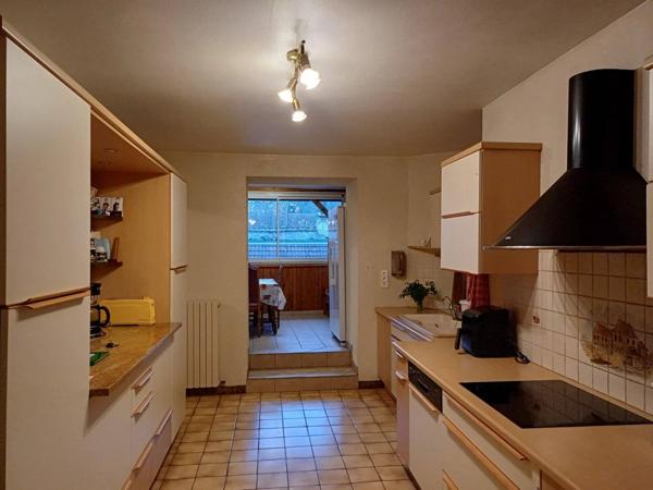 Ancienne ferme aménagée en habitation : 155 m2 habitables dans le voisinage du château rennaissance de TANLAY (89)