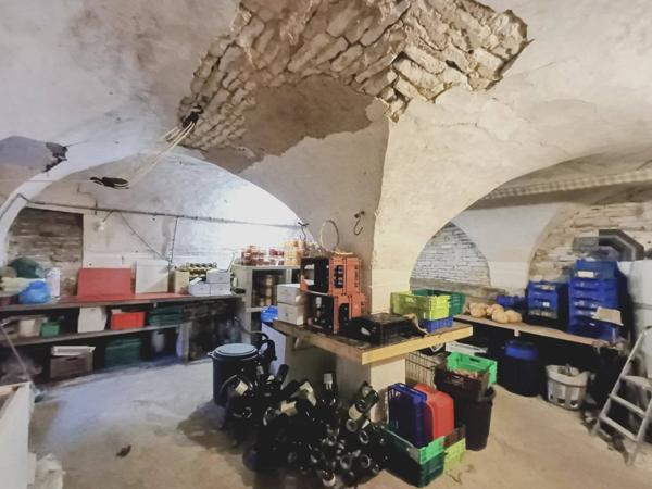 Ancienne ferme aménagée en habitation : 155 m2 habitables dans le voisinage du château rennaissance de TANLAY (89)