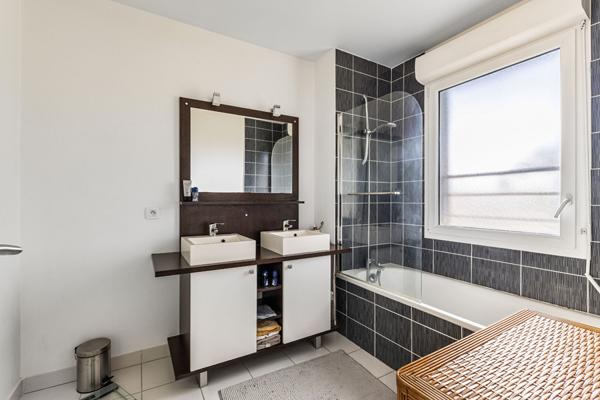 LA BREDE  proche commodités