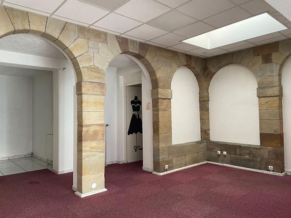 A saisir 85 m² Cellule commerciale Saint-Avold