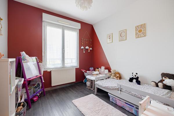 Appartement contemporain avec extérieur et garage