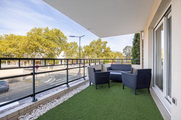 Appartement contemporain avec extérieur et garage