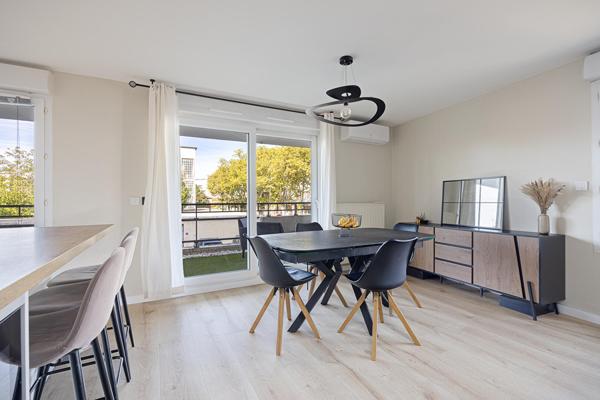 Appartement contemporain avec extérieur et garage