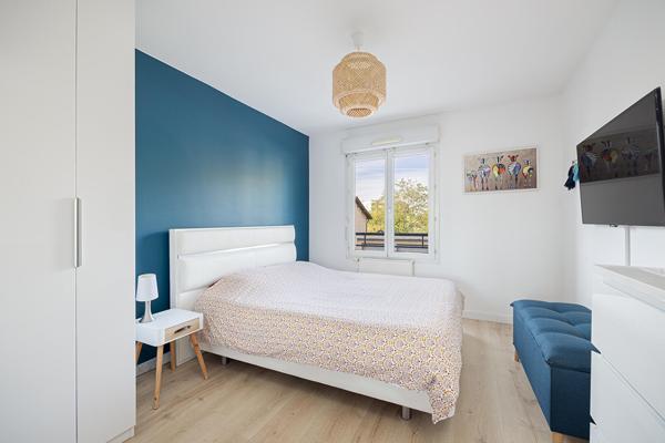 Appartement contemporain avec extérieur et garage