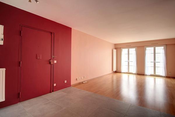 APPARTEMENT RUEIL-MALMAISON COEUR DE VILLE 4 PIECES 3 CHAMBRES AVEC BOX ET CAVE REFAIT A NEUF