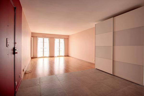APPARTEMENT RUEIL-MALMAISON COEUR DE VILLE 4 PIECES 3 CHAMBRES AVEC BOX ET CAVE REFAIT A NEUF