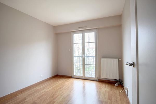 APPARTEMENT RUEIL-MALMAISON COEUR DE VILLE 4 PIECES 3 CHAMBRES AVEC BOX ET CAVE REFAIT A NEUF